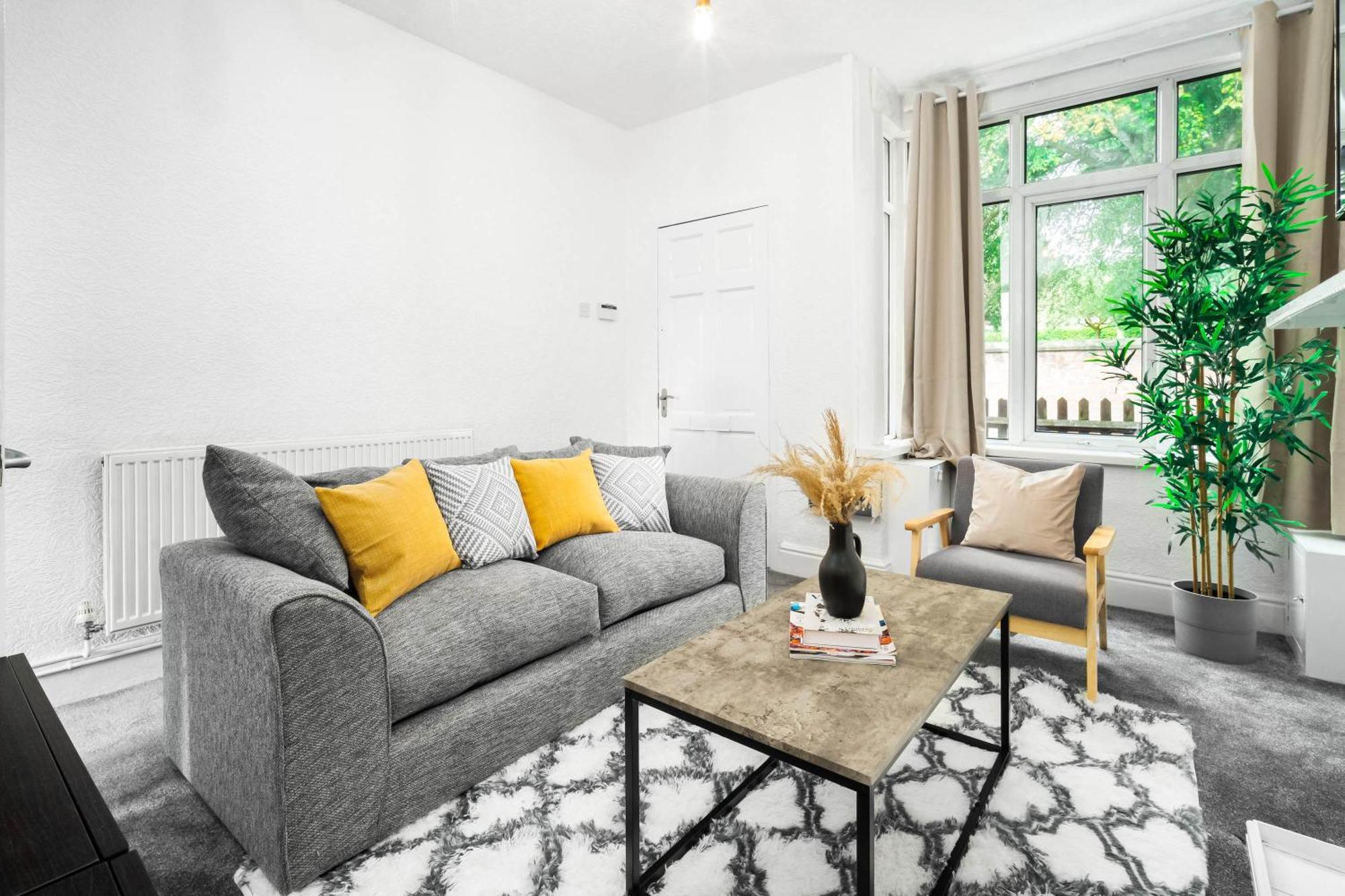 Stylish 3 Bedroom House - 6 Guests - Garden - Parking - Netflix - Wifi - 17M Birmingham Exterior photo